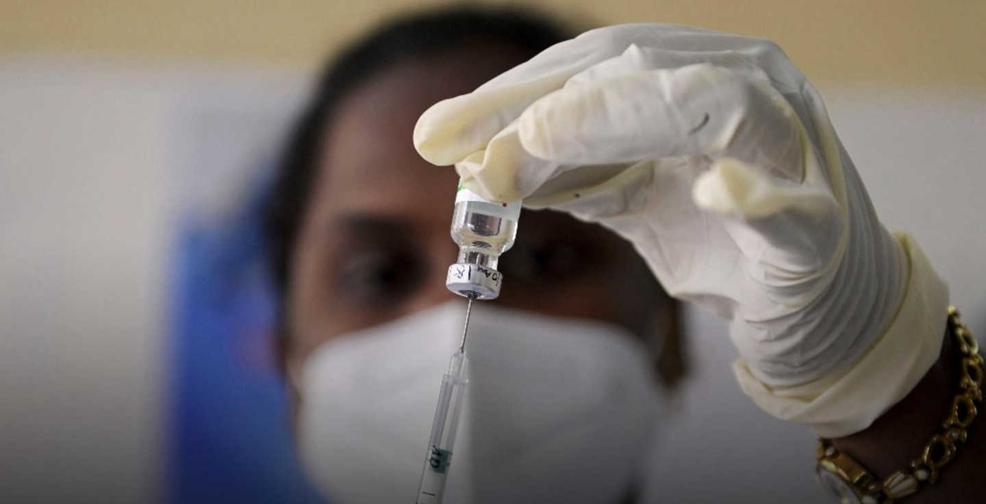 The world’s largest vaccination drive is currently underway in India, and since its beginning, reports of people showing adverse effects after getting the vaccine shot have surfaced. So far, close to 600 people have shown adverse effects after getting the COVID-19 shot. A total of 6,31,417 people have been vaccinated so far for the novel coronavirus in the country.Addressing the concerns, the manufacturers of Covishield and Covaxin – India’s indigenous vaccines – came out with fact sheets on who should not be taking the jabs